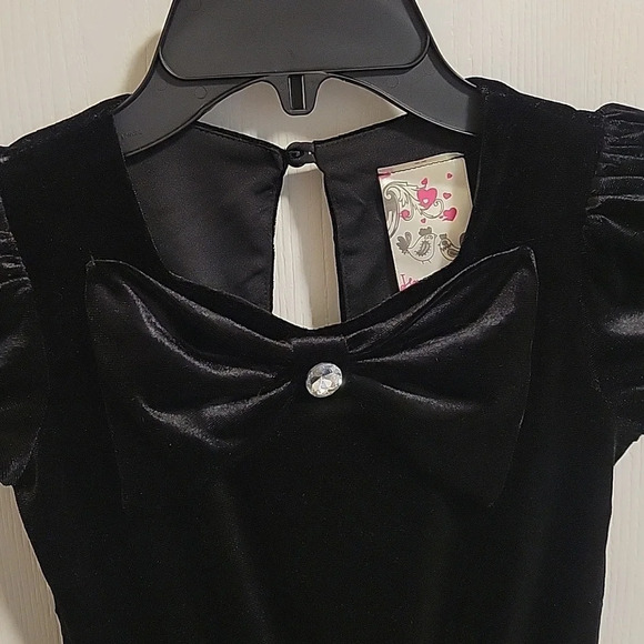 New With Tag Girls Black Size 7 One Piece Romper Short Sleeve Bow Velor Soft - Picture 10 of 10